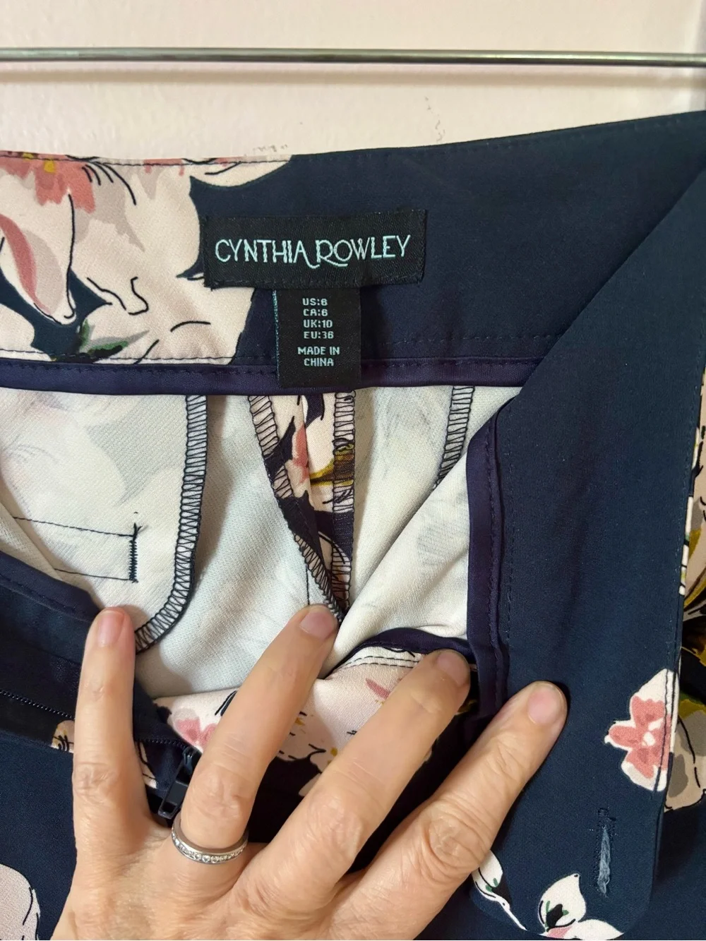 Cynthia Rowley Navy Floral Cropped Pants - Picture 3 of 3